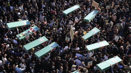 قم میں دس مدافع حرم شہداء کی تشییع جنازہ