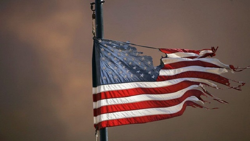 چین میں امریکی پرچم سرنگوں ہو گیا