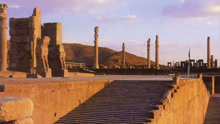 کوشکی تاچر له ئاپادانا - ئێران