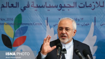Zərif: İsrail regiondakı böhranın əsas səbəbkarıdır