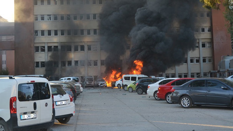 Adana şəhərinin valliyi önündə partlayış; 2 ölü, 18 yaralı
