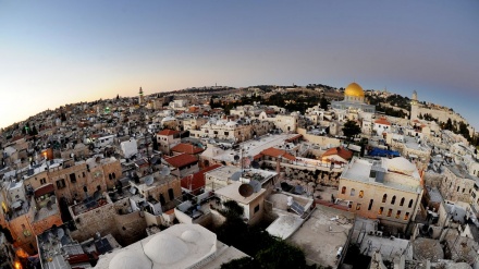 بانگدانی دانیشتووانی بەیتولمۆقەددەس لە بەرهێوانی خانووەکانیان بە مەبەستی ناڕەزایەتی دەربڕین