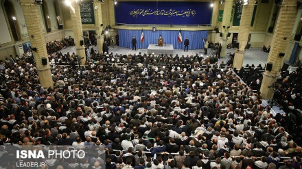 رہبر معظم انقلاب اسلامی کے ساتھ اصفہان کے ہزاروں عوام کی ملاقات