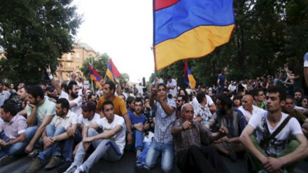 Ermənistanda ordudakı duruma qarşı etiraz aksiyası
