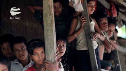Myanmanın qərbində Ruhingiya müsəlmanlarından minlərlə nəfər didərgin düşüb