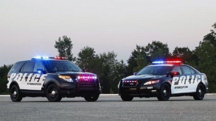 ئافرەتێکی زیندانی ئۆتۆمبیلی پۆلیس دەڕفێنێ!