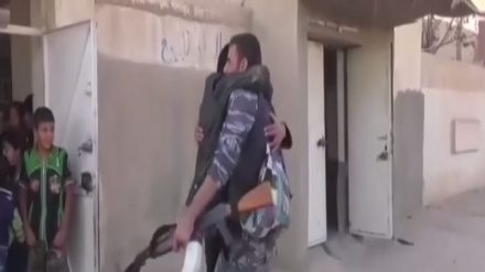 خەڵکی موسڵ بە دیتنی هێزە ئێراقییەکان فرمێسک بەچاویان دێتە خوارەوە