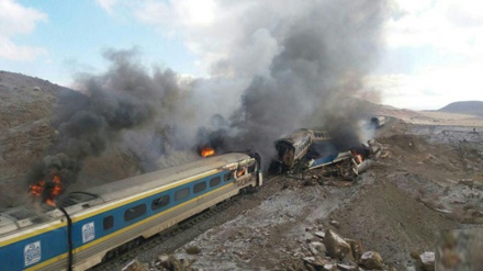پێکدادانی دوو شەمەندەفەر له ئێران