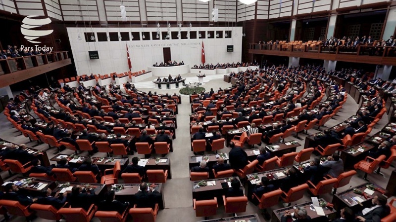 Türkiyə parlamentində konstitusiyaya əlavələrin ilkin mətni təsdiqlənib
