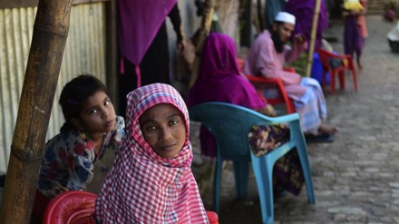 Myanma hərbçilərinin müsəlmanlara hücumları artıb; Onlar Banqladeşə qaçırlar