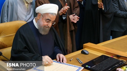 ایرانی صدر نے شہری حقوق کے منشور کو متعارف کروادیا۔