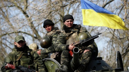 Ukrayna Krım yarımadası yaxınlığında hərbi təlimlər keçirir