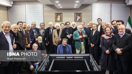 ایران کے فنکاروں کی وزیر ثقافت و ارشاد اسلامی سے ملاقات کی تصویری جھلکیاں