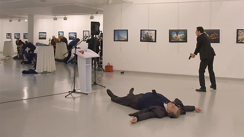 Ubijen ambasador Rusije u pucnjavi na jednoj umjetničkoj izložbi