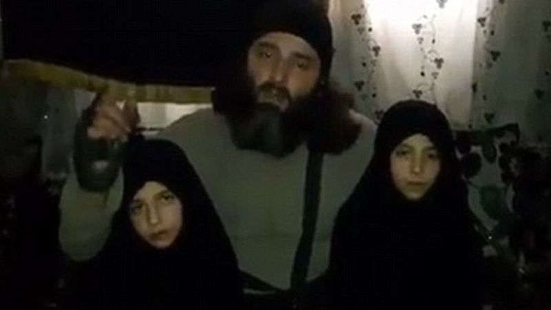 İki kamikadze qız uşağı haqda yayılan film qarşısında sükut