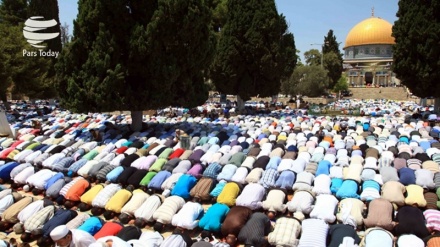 مسجد الاقصی میں نماز جمعہ میں ہزاروں فلسطینیوں کی شرکت
