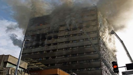 تہران کے ایک بڑے تجارتی مرکز میں شدید آتشزدگی، پوری عمارت تباہ 