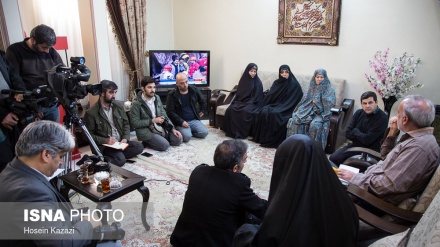 پلاسکو سانحہ میں ملبے تلے دب جانے والے فایر بریگيڈ کے اہلخانہ سے ایران کے نائب صدر کی ملاقات