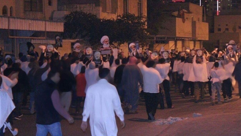 Bəhreynin kəfən geymiş xalqı Əldiraz məntəqəsində aksiya keçirib
