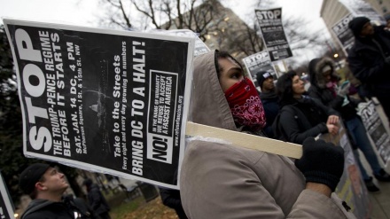 Tramp əleyhinə etirazlar odu sönməyəcək