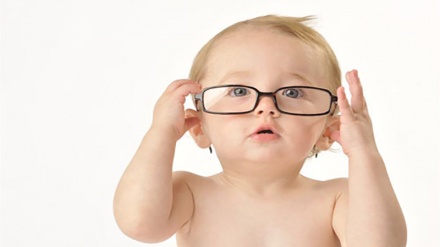 بچوں کی آنکھیں کیوں کمزور ہو جاتی ہیں؟ ۔ ویڈیو