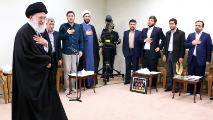 رہبرانقلاب اسلامی سے شریف ٹیکنیکل یونیورسٹی کے میڈل یافتہ طالبعلموں، اساتذہ اورممتازعلمی شخصیات کی ملاقات 