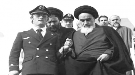 امام خمینی (رہ) کی ایران واپسی ۔ تصاویر / ویڈیو