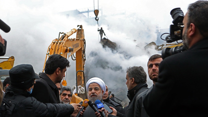 Iranski predsjednik na mjestu nesreće koja je zadesila neboder Plasko