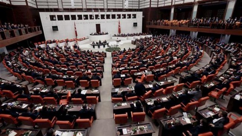 Parlamentoya Tirkiyê pêşnûmeya hilbijartinên pêşwext pesend kir