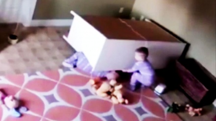  پاڵەوانی تەمەن دوو ساڵ گیانی براکەی ڕزگار کرد