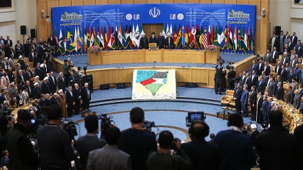 ئامادەبوونی ڕێبەری مەزنی ئینقلابی ئیسلامی له شەشەمین کۆنفرانسی نێودەوڵەتیی داکۆکی لە ڕاپەڕینی فەلەستین له تاران