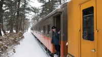 Zimsko putovanje u Japanu starim vozom
