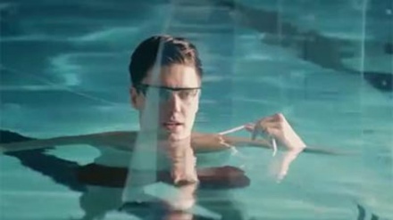 تەقەی پڕمەترسی و سەیروسەمەرە لە بن ئاودا