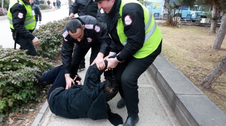 Universitet işçilərinin çıxarılmasına etiraz - Türkiyədə