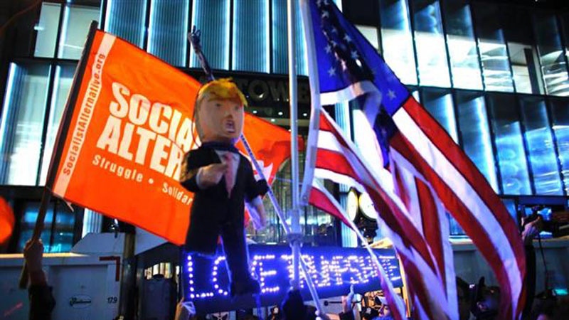 Floridada minlərlə etirazçı aksiya keçirib