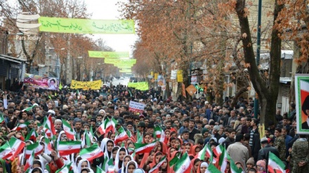 بەشداریی ملوێنی ئێرانیەكان لە ڕێپێوانی بیست و دووی ڕێبەندان