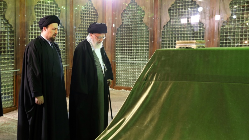 Vođa islamske revolucije obišao mauzolej Imama Homeinija (r.a) povodom obilježavanja Dekade svitanja