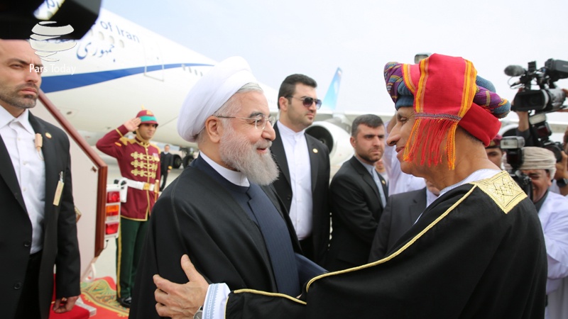 صدر ڈاکٹر حسن روحانی کا عمان میں پرتپاک خیر مقدم 