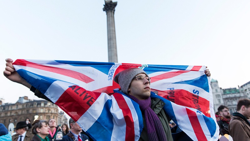 لندن، دہشت گردانہ حملے کے خلاف عوام کا احتجاجی مظاہرہ