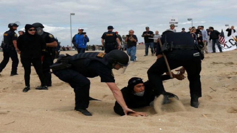امریکہ: کیلی فورنیا میں ٹرمپ کے حامیوں اور مخالفین میں تصادم