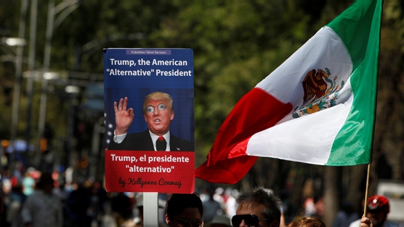 ٹرمپ کے خلاف میکسیکو کے شہریوں کا مظاہرہ 