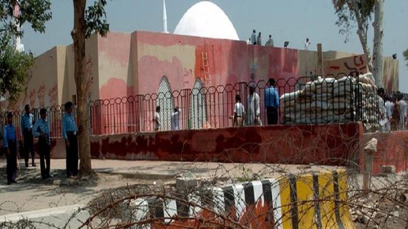 لال مسجد کی ناکہ بندی، مولانا عبدالعزیز کا مسجد سے نکلنے سے انکار
