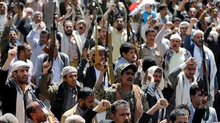 Yəmən vətəndaşları BMT ofisi qarşısına toplaşdı