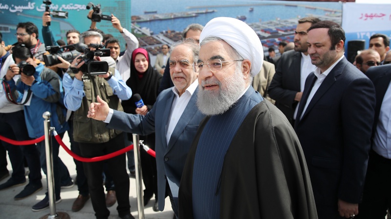 Ruhani: Xəzər dənizi İranın qonşularla əlaqələrinin inkişafında önəmli rola malikdir