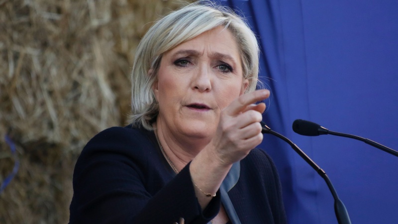 Lepen Fransanın milli pul vahidinin bərpa edilməsini istədi