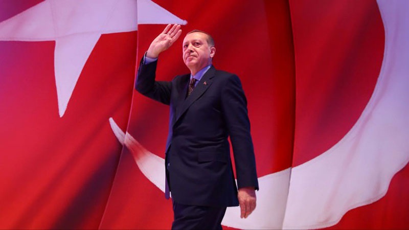 Erdogan vedigere ser serokatiya AKP`ê