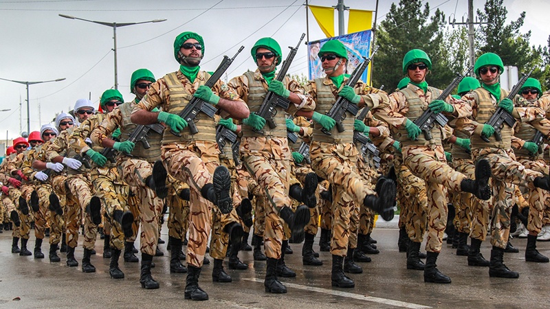 ایران : یوم مسلح افواج کے موقع پر پریڈ