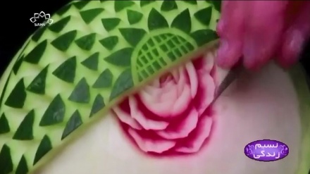 دنیائے مہارت - تربوز میں گلاب کے پھول !