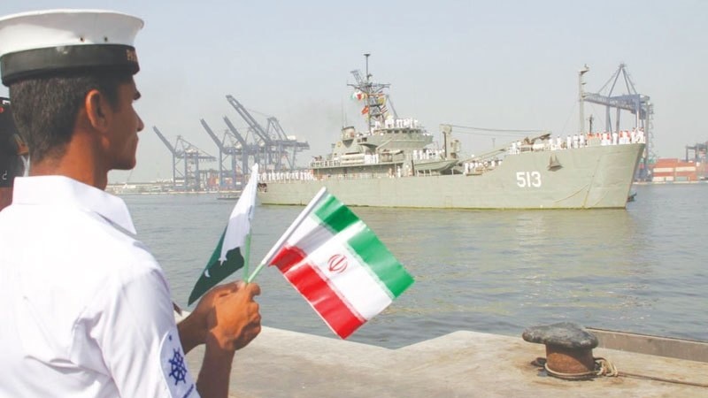 ایرانی بحریہ کے دو جہاز کراچی پہنچ گئے