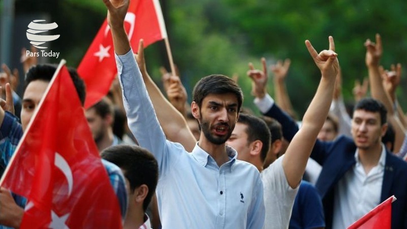 Ankarada ABŞ-ın Suriyaya qarşı raket hücumunun müxalifləri aksiya keçiriblər